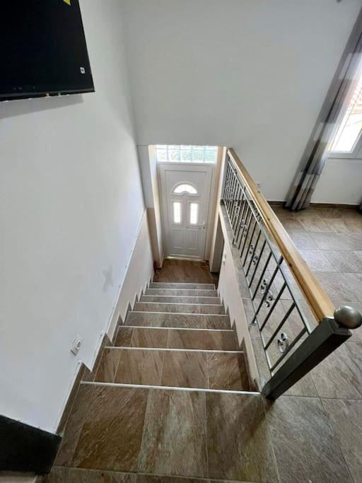 μοντέρνο σπίτι κοντά στον κέντρο της πόλης! Holiday home Mytilene